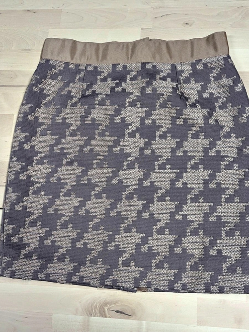 Ann Taylor LOFT petites Houndstooth Mini Skirt Gray & Beige Size 6P Like New